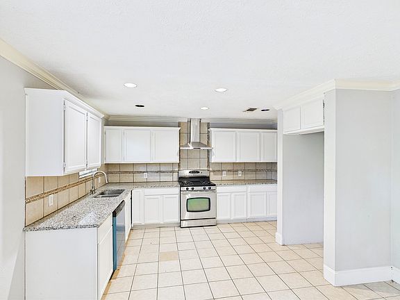 3rd image of 6909 Valhalla Rd