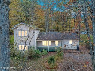 3133 Fern Rd, Pocono Summit, PA 18346