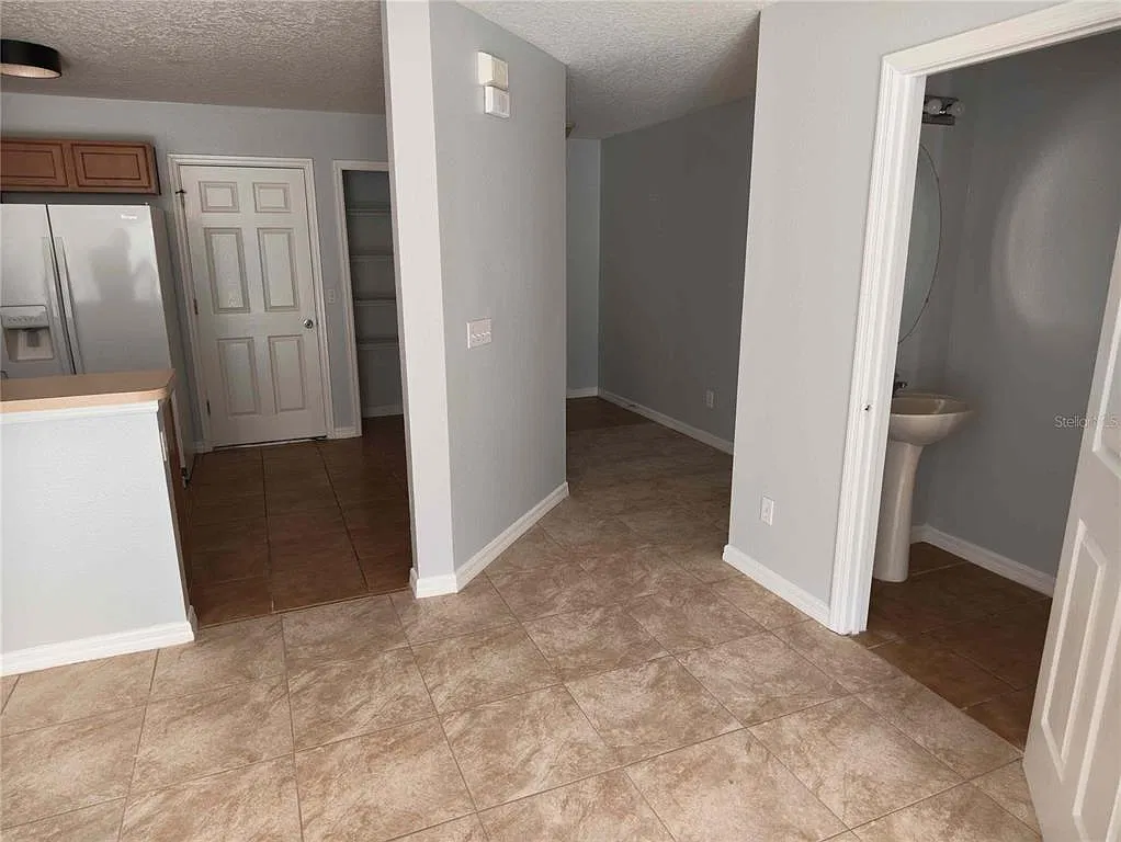 3 bed, 2.5 bath, 1495 sqft, $2,000 — Photo 2
