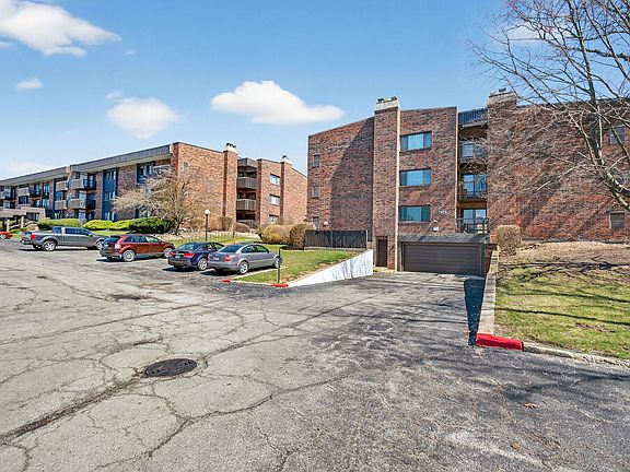 3rd image of 1502 Woodbridge Rd APT 1G