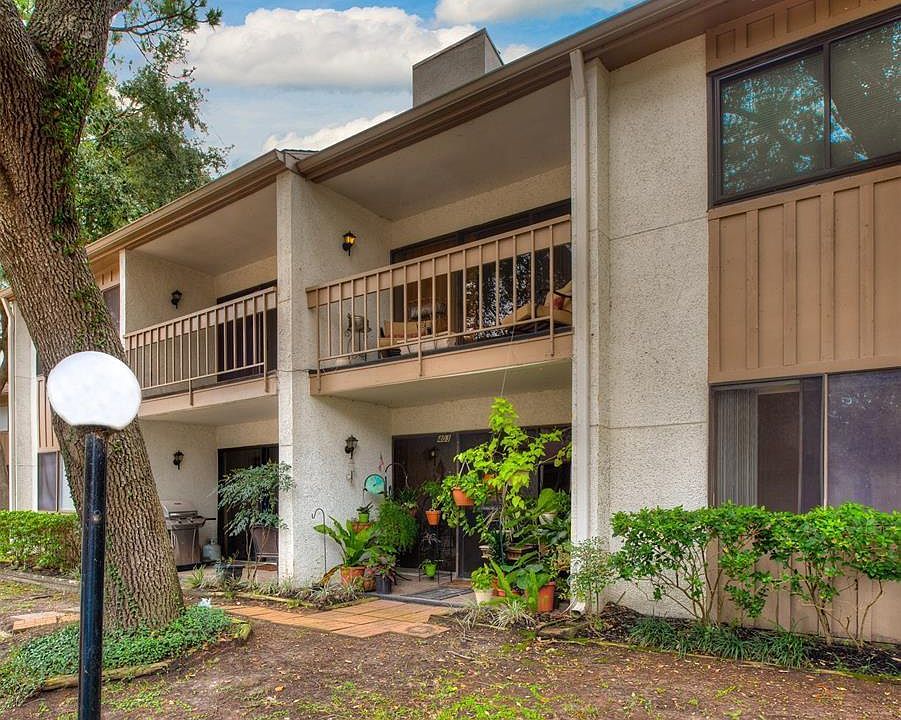 1st image of 12100 Melville Dr APT 404