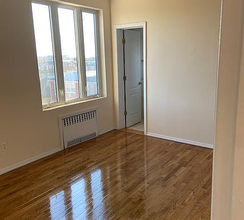 3rd image of 1840 E 13th St #4