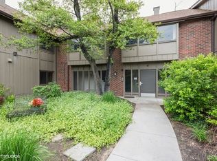 2S641 Enrico Fermi Ct UNIT D, Warrenville, IL 60555