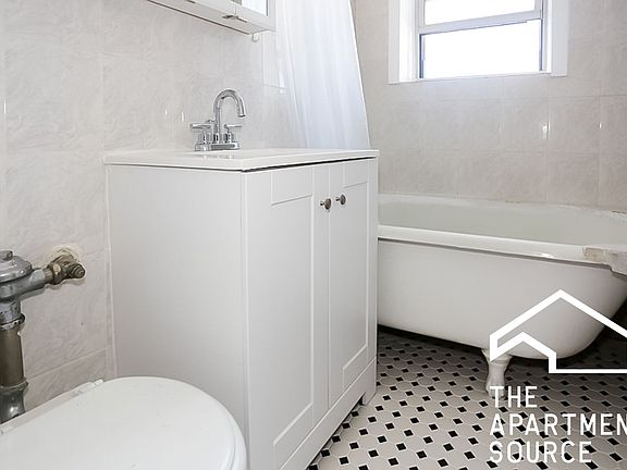 3rd image of 3255 W Wrightwood Ave #1AA