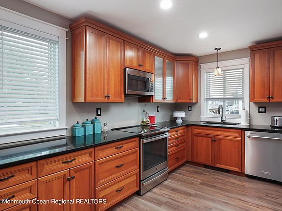 3rd image of 163 Wilson Avenue