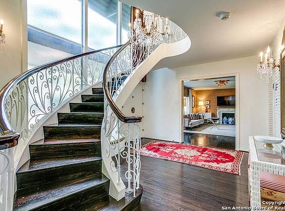 5th image of 114 E Elsmere Pl