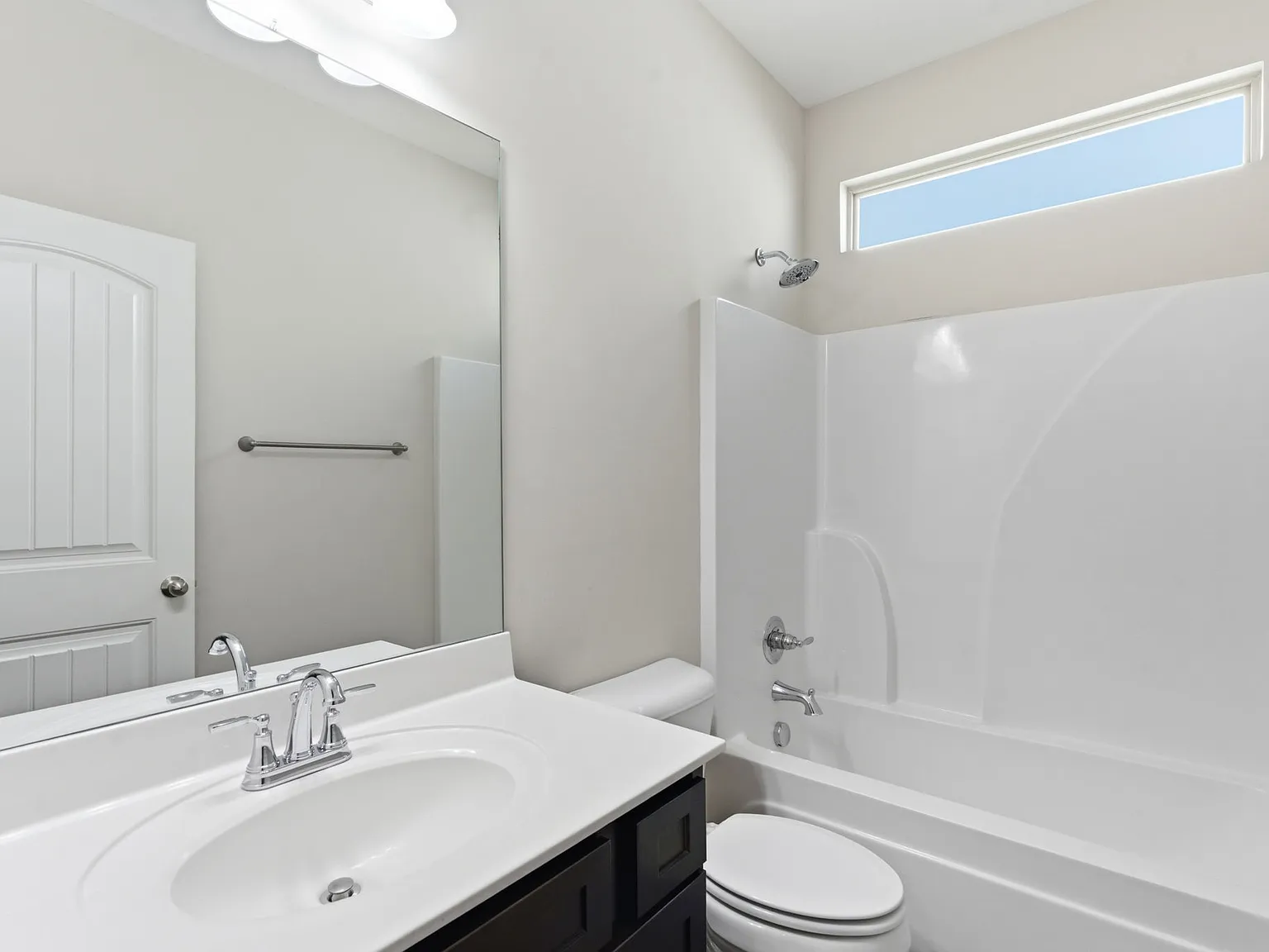 4 bed, 2173 sqft, $2,800 — Photo 2