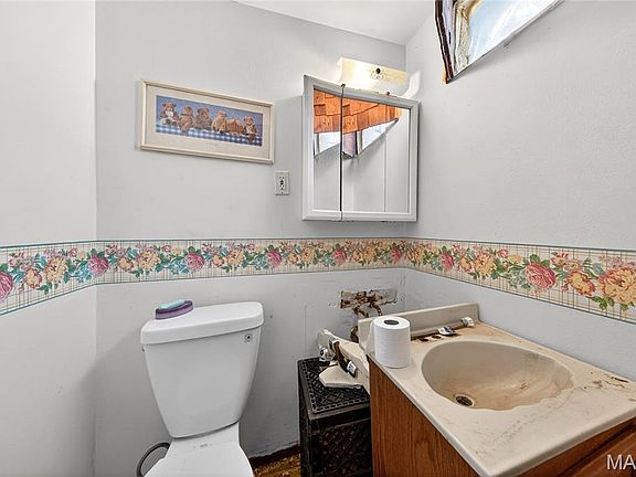 5th image of 1451 Farmview Ave