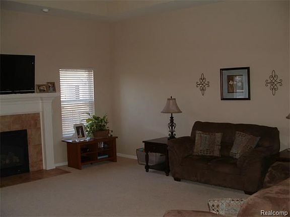 4th image of 18437 Crenshaw Dr
