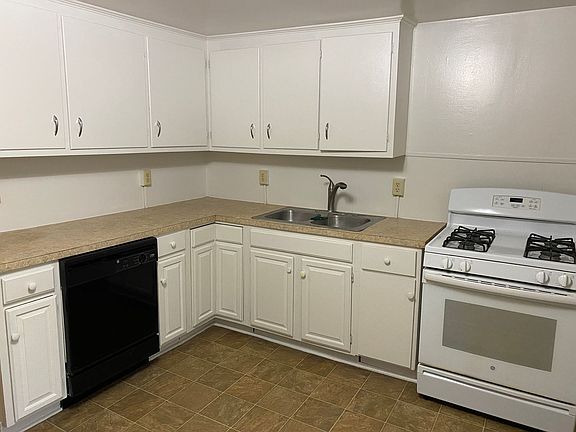 3rd image of 424 1/2 N Pitt St