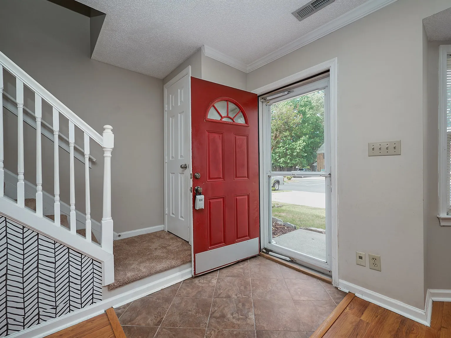 117 Kingsbridge Lane - 1 — Photo 2