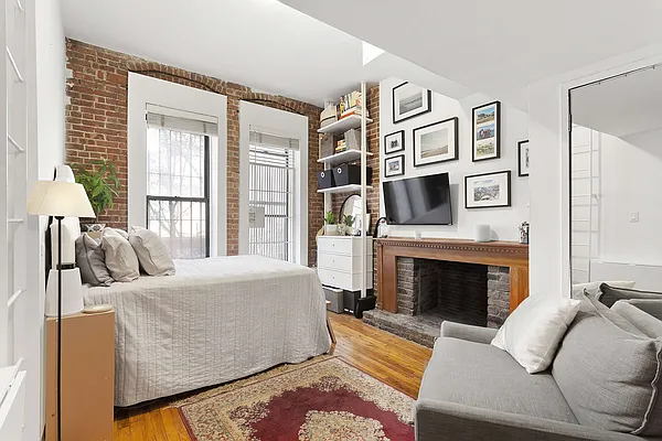 Sold by Compass | media 1