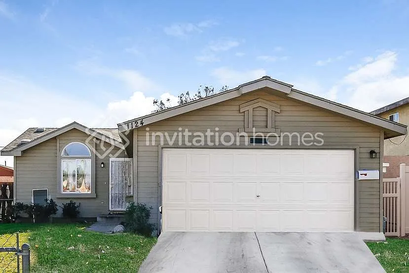 1124 W 104th St Los Angeles, CA 90044 — Photo 1