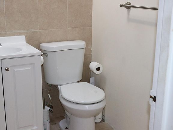 4th image of 921 E 230th St Floor 2