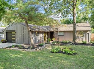 7653 Colonial Dr, Prairie Village, KS 66208