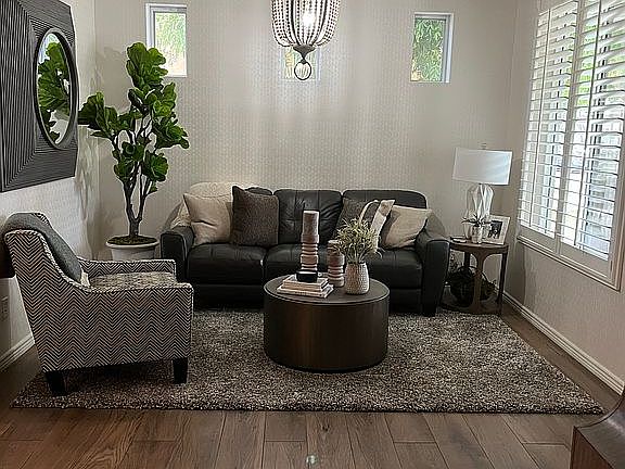 4th image of 2833 E Camellia Dr