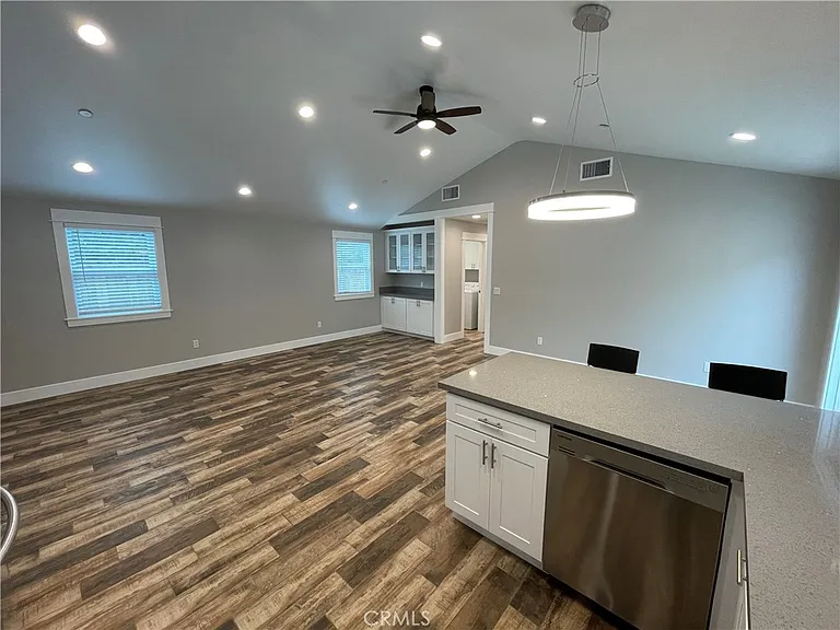562 E Van Bibber Ave — Photo 8