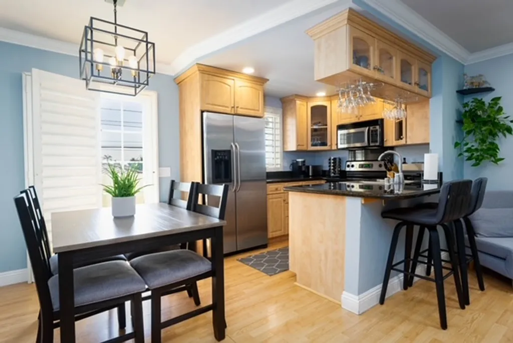 2 bed, 2.0 bath, $4,825 — Photo 2