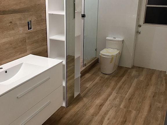 4th image of 3050 Lakewood Dr