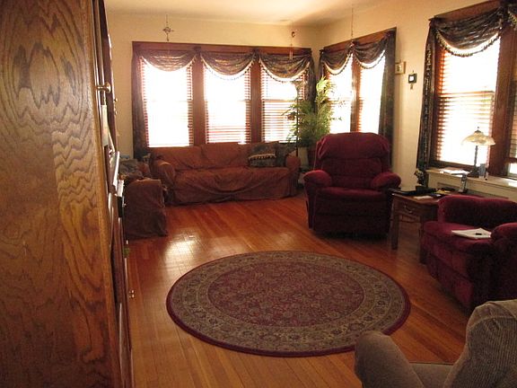 5th image of 77 Bishop St