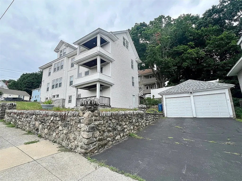 3 bed, 2823 sqft, $2,950 — Photo 1