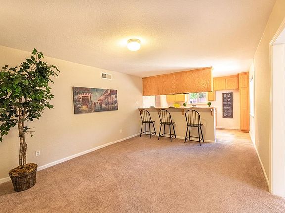 5th image of 7690 Sweetbrier Way