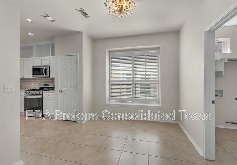 118 Portsmouth Dr — Photo 7