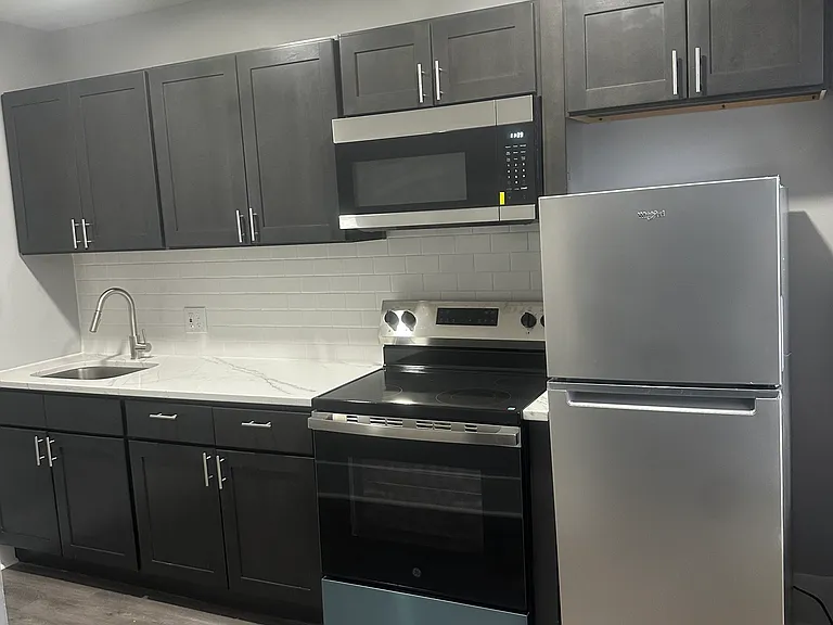 215-18 W Walnut Ln #C401 — Photo 7