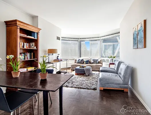 Rented by City Connections Realty | media 1