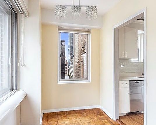 4th image of 225 E 46th St APT 12B