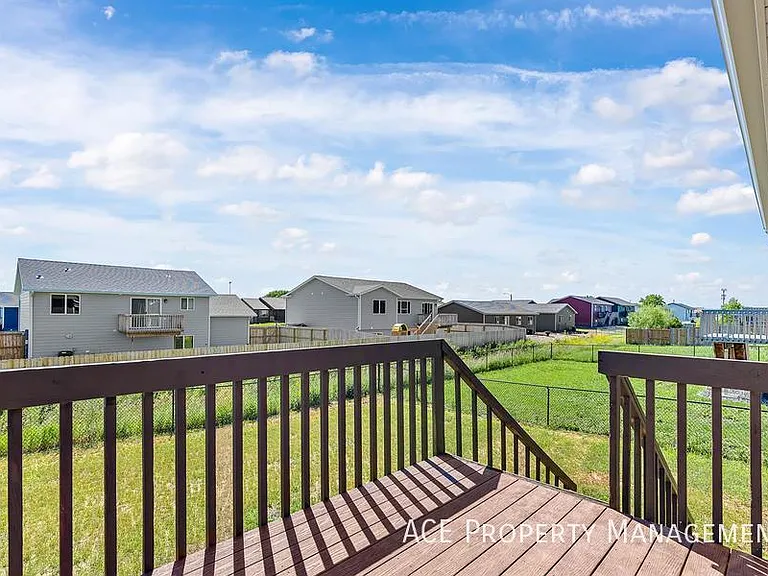 656 Boswell Blvd — Photo 12