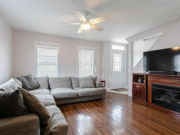 4th image of 111 Bristol St