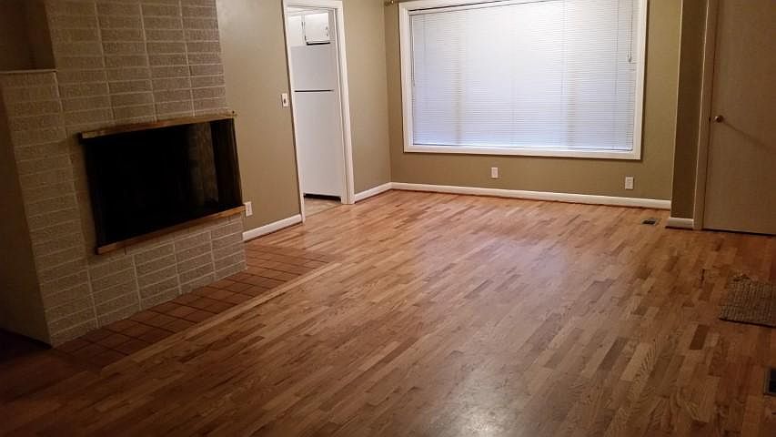 1st image of 900 E 12th St