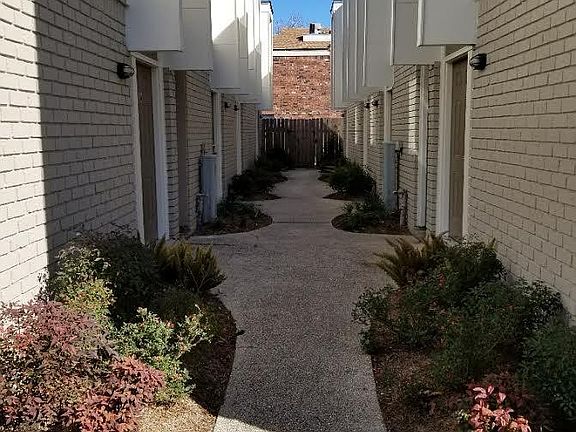 2nd image of 2133 Pasadena Ave