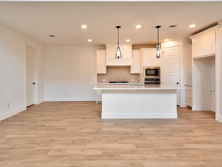 2124 Eastleigh Dr — Photo 10