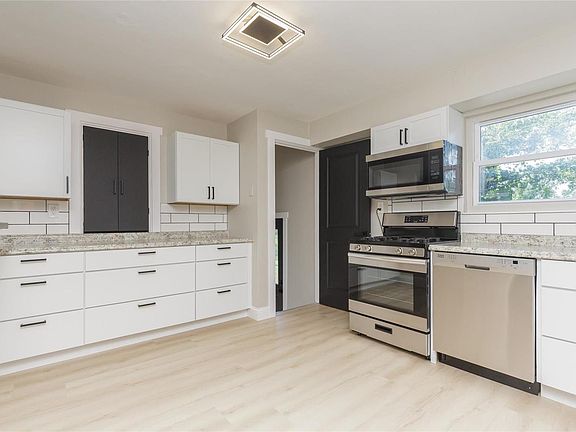 4th image of 9544 Cote Brilliante Ave