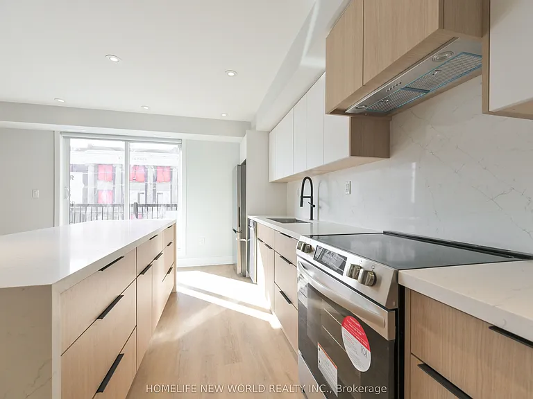 997 Dufferin St #UPPER — Photo 4