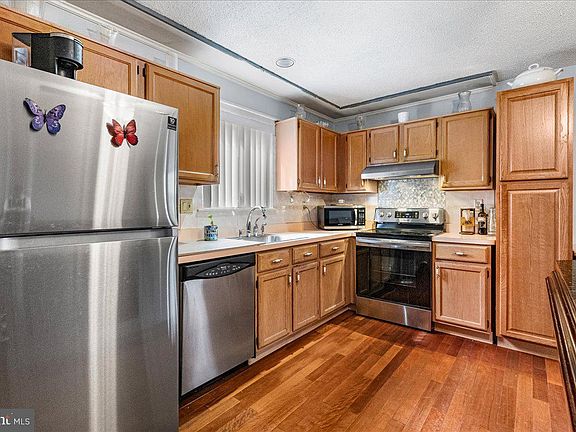 3rd image of 703 Meadow Woods Ln