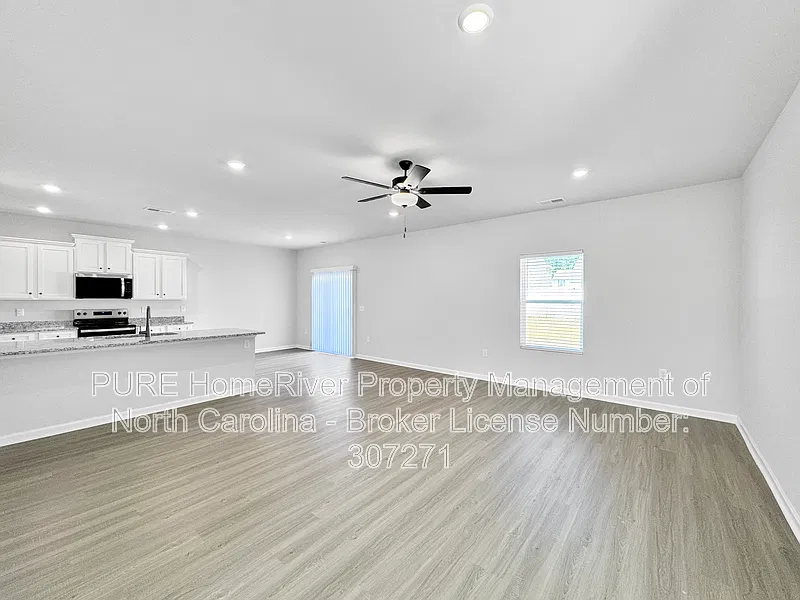3 bed, 2.5 bath, 2025 sqft, $2,175 — Photo 3
