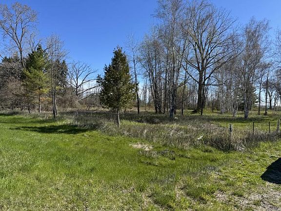 3rd image of 2424 N Lakeshore Rd #A
