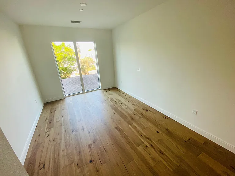 644 3rd Ave S #303 — Photo 17