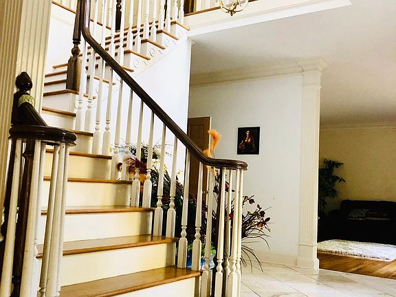 4th image of 2811 Hawthorne Dr NE #1