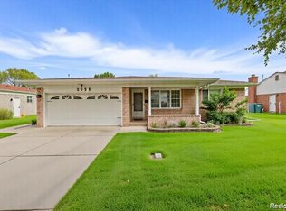 30232 Austin Dr, Warren, MI 48092