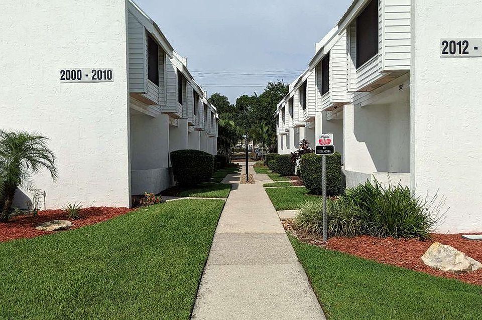 1st image of 2010 Lakeview Dr