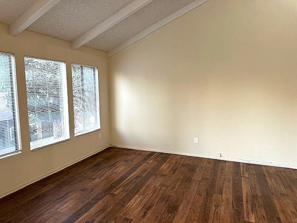 1st image of 1545 W Palmyra Ave APT 2