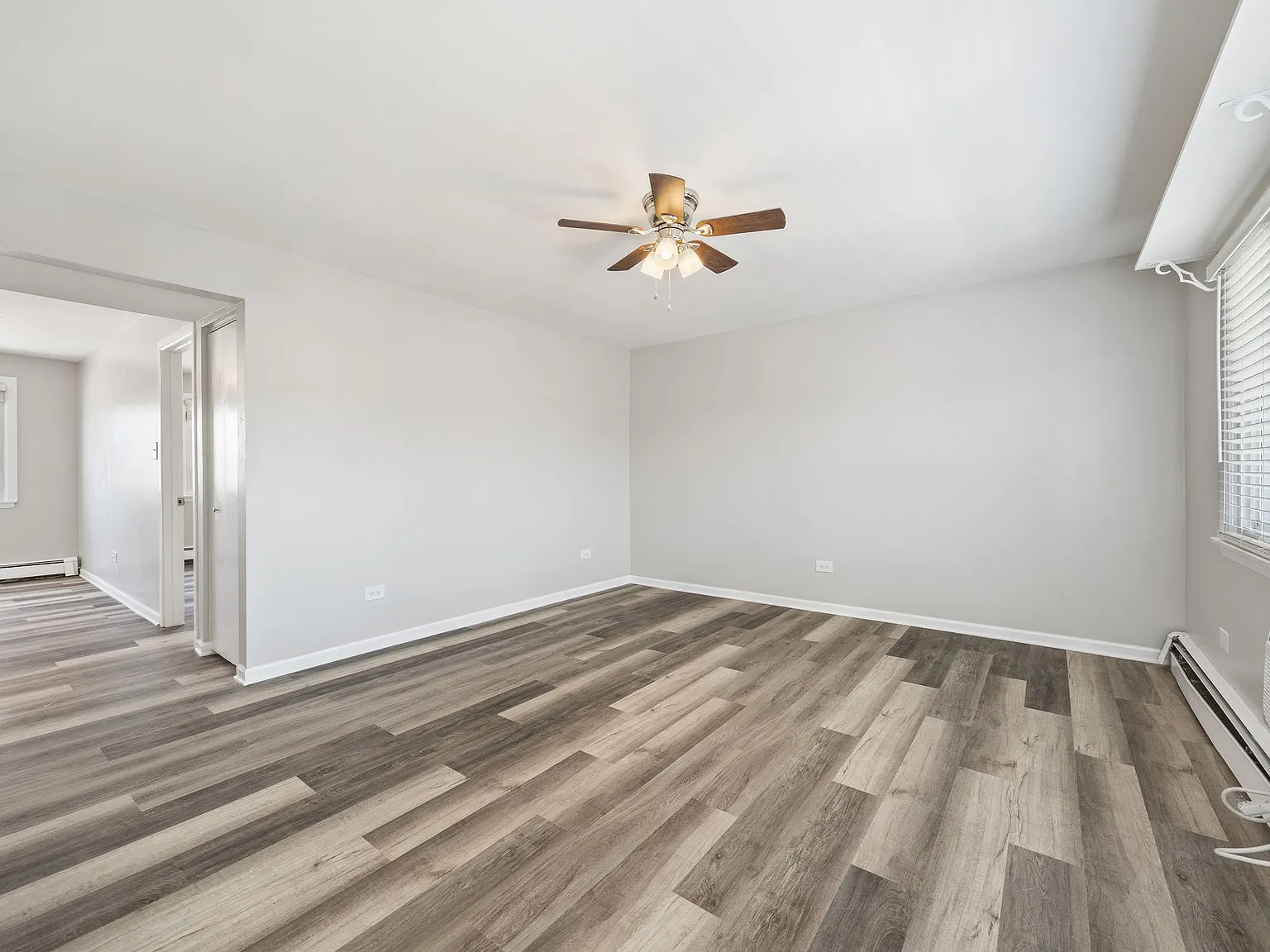 1 bed, 900 sqft, $1,600 — Photo 4