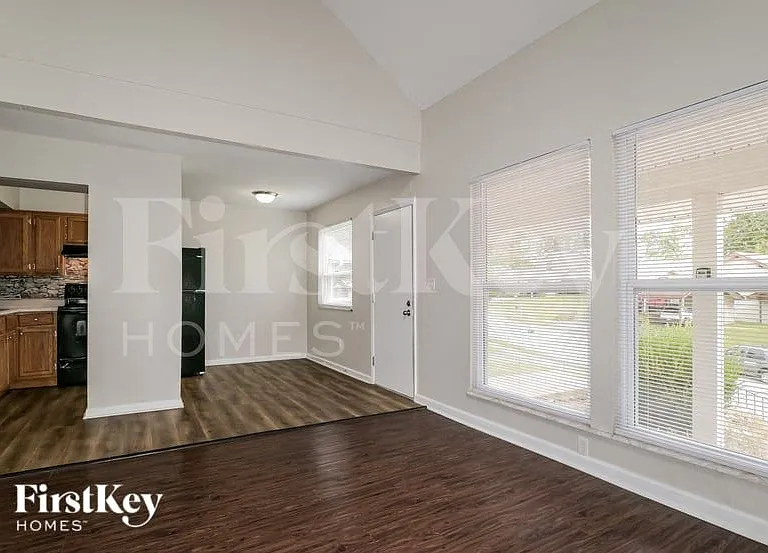 455 Down Hill Dr — Photo 4