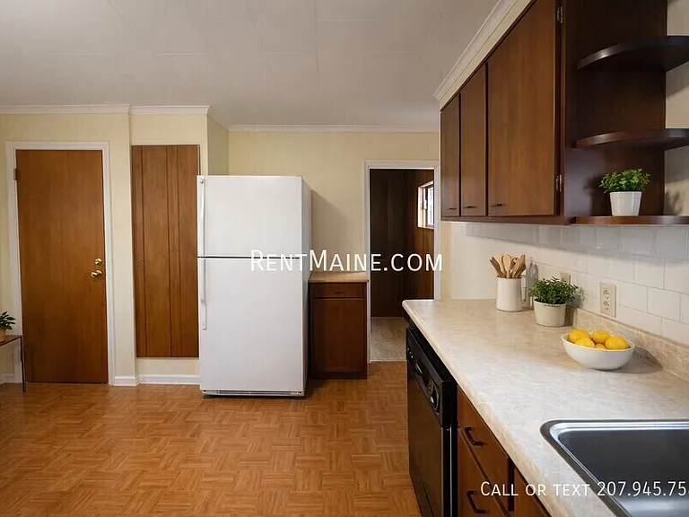 108 Pearl St #1 — Photo 3