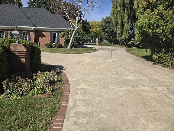 4th image of 326 Braebourne Ct