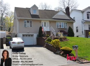 544 Chestnut St, Ridgefield, NJ 07657